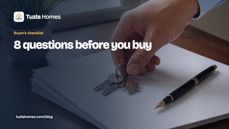 “8 questions before you buy” başlıklı Tuzla Homes rehber kartı; kâğıtların üzerinden anahtarları alan bir elin fotoğrafı üzerinde